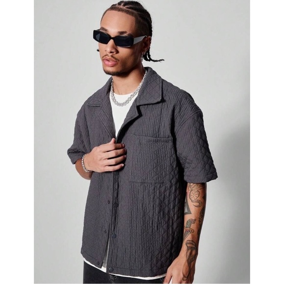 Men’s Dark Gray Quilted Short Sleeve Shirt Button Up Cross Design - Picture 5 of 9